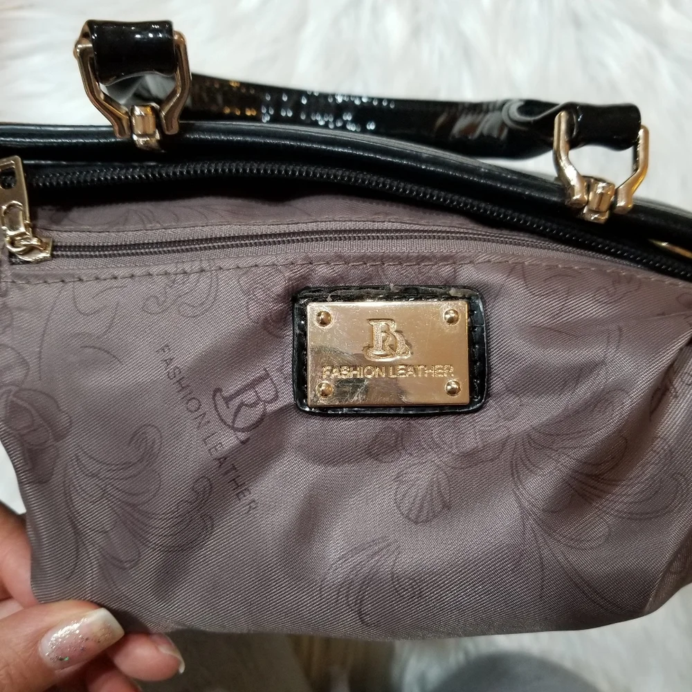 FASHION LEATHER Black Handbag With Zipper Closure.... - Picture 17 of 17